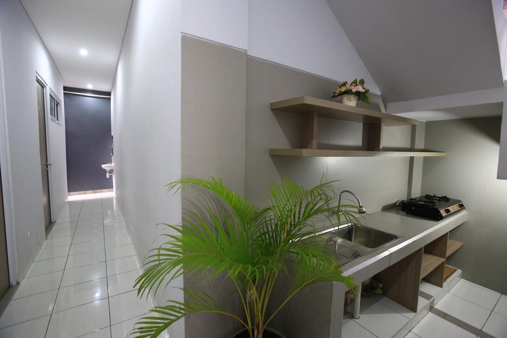 Reddoorz @ Karet Pedurenan 2 Jakarta Exterior photo