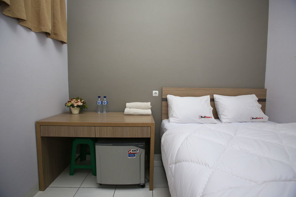 Reddoorz @ Karet Pedurenan 2 Jakarta Exterior photo